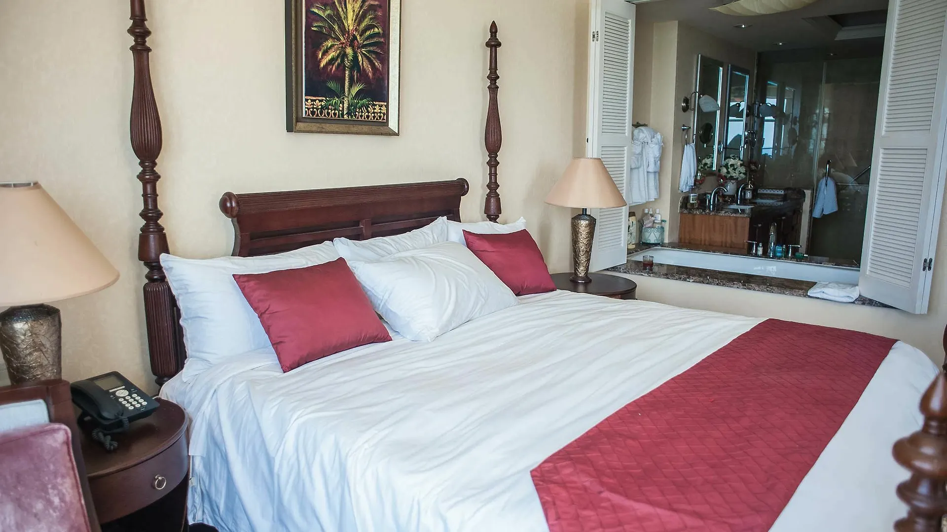 Palmyra Luxury Suites Бухта Монтего