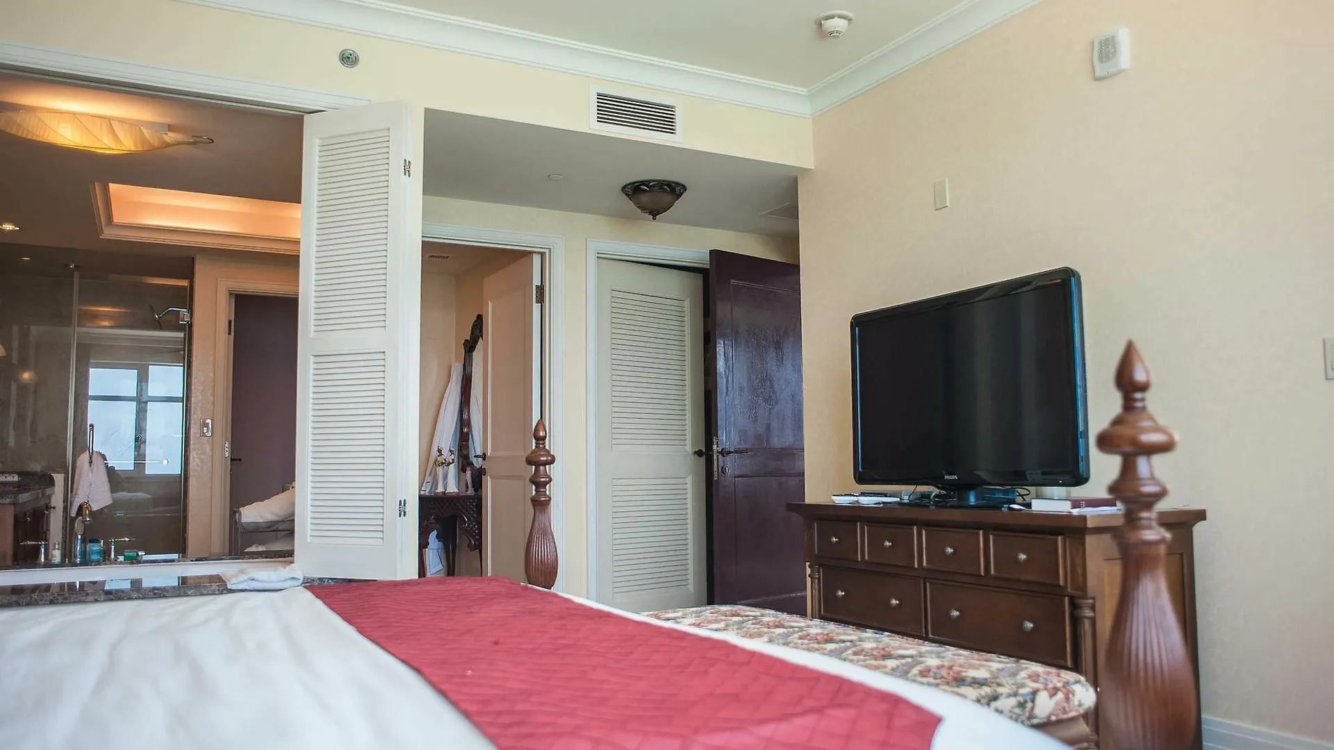 Апартаменты Palmyra Luxury Suites Бухта Монтего